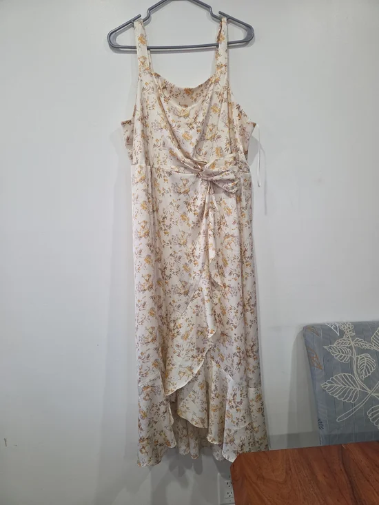 Skies Are Blue Cream Floral High-Low Tie-Waist Midi Dress - Picture 2 of 2